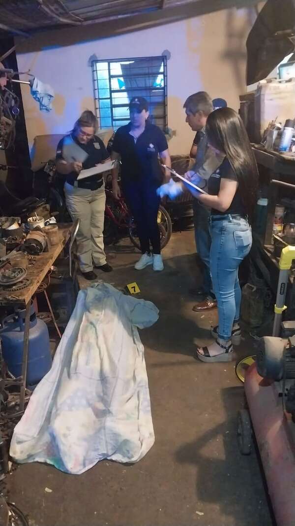 Homicidio en J. Augusto Saldívar: asesinan con 12 disparos a hombre en su taller - Policiales - ABC Color
