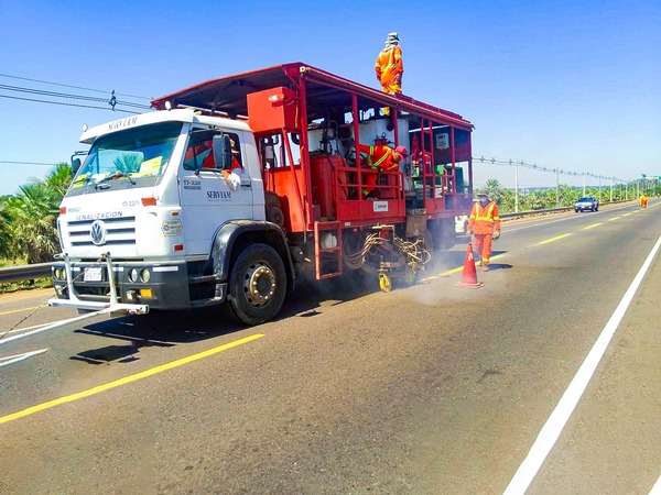 Refuerzan la seguridad vial con trabajos de señalización en la Ruta D012 - .::Agencia IP::.