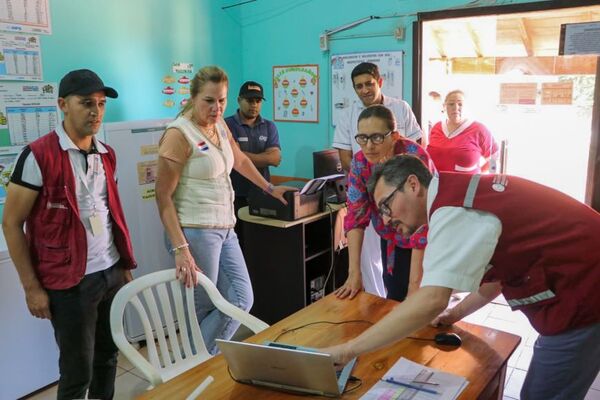Verifican servicios en USF de Carlos Antonio López y Ape Aimé y proyectan mejoras