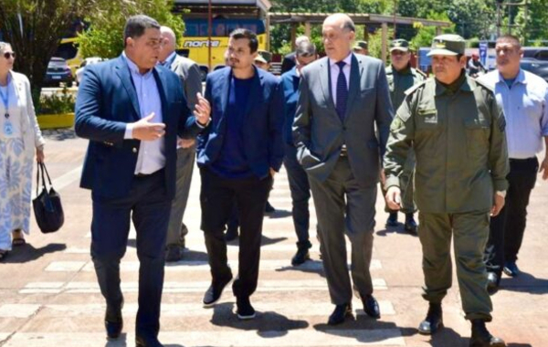Una vez más, buscan agilizar el paso fronterizo en Puerto Yguazú - La Clave