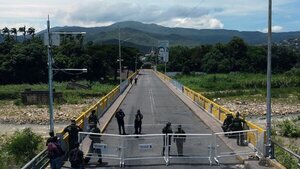 Maduro cierra frontera con Colombia por presunta "conspiración internacional" - 1000 Noticias