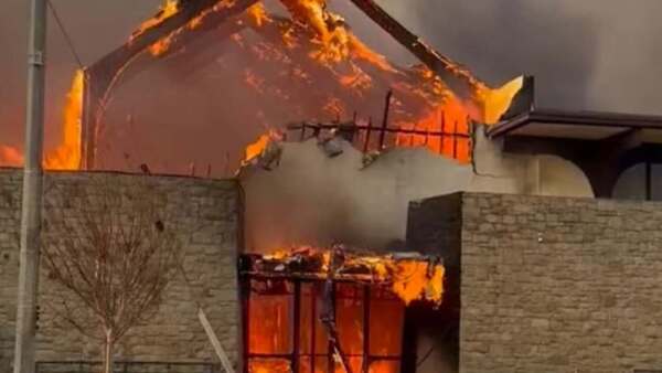 Jamie Lee Curtis, afectada por los incendios, dona un millón de dólares para contenerlos