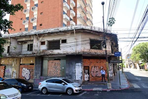 Policía niega que edificio del MEC sirva de aguantadero - Nacionales - ABC Color