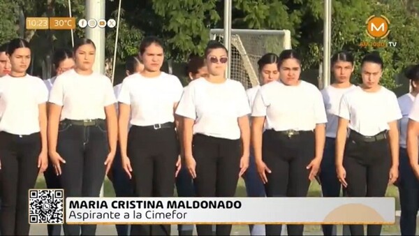 Mujer de 52 años se presenta al servicio militar para cumplir su sueño
