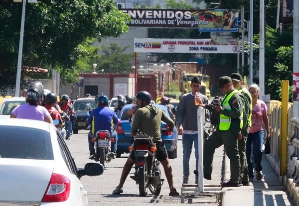 Venezuela cierra frontera y suspende los vuelos con Colombia - ADN Digital