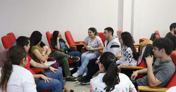 Diario HOY | Los alumnos y las alumnas: el argumento que refuta la doble mención