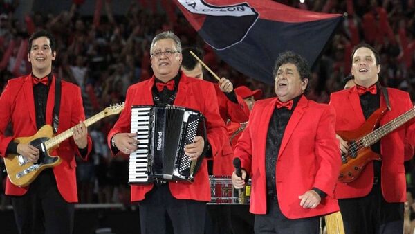 Cantante de Los Palmeras de Santa Fe es internado tras un ACV