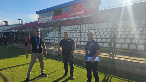 Inspección al estadio Villa Alegre de Encarnación para la temporada de fútbol