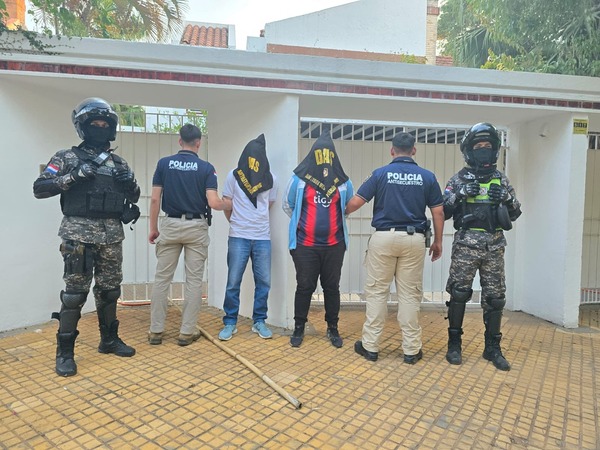 En entrega vigilada detienen a dos personas por extorsión - ADN Digital