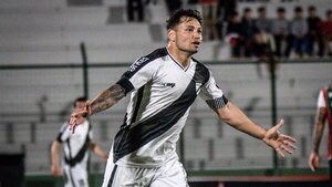 Versus / El argentino Mauro Zárate anunció su retiro del fútbol profesional