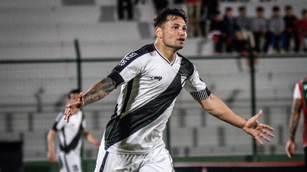 Versus / El argentino Mauro Zárate anunció su retiro del fútbol profesional