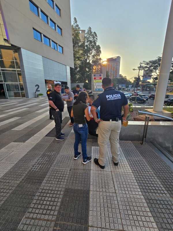 Detienen a dos presuntos implicados en caso de extorsión - 1000 Noticias