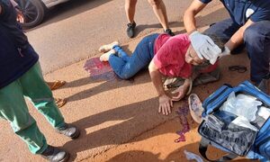 Motociclista sin licencia atropella y deja herida a una sexagenaria