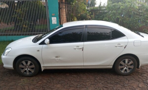 Hurtan vehículo del estacionamiento de un puesto de salud