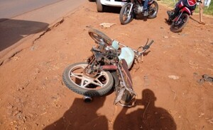 Transeúnte sufrió lesiones tras ser embestida por una moto