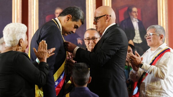 Maduro consolida su dictadura en Venezuela con investidura “ilegítima”
