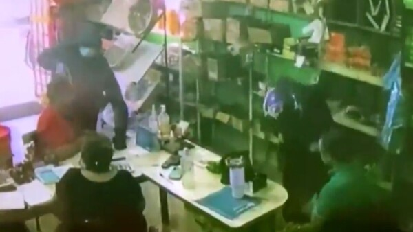 Video: Encapuchados y armados roban un depósito de construcción en Ñemby