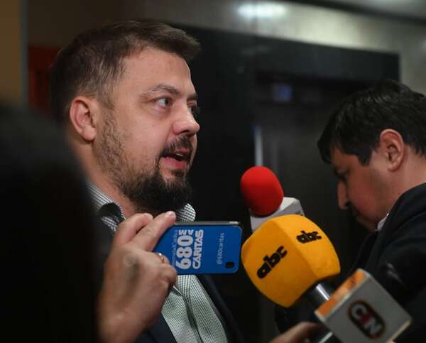 “Excesos” en salarios de binacionales son una “locura”, dice senador colorado - Política - ABC Color