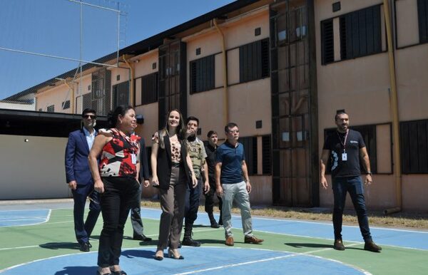 Firma maquiladora busca instalar su línea de producción en penitenciaría de Emboscada - .::Agencia IP::.