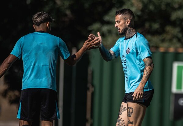Versus / El "Pipa" Benedetto sigue haciendo goles en los amistosos de Olimpia