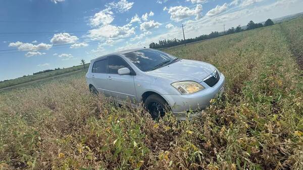 RECUPERAN AUTOMÓVIL HURTADO EN UN SOJAL DE LA PAZ, ITAPÚA - Itapúa Noticias