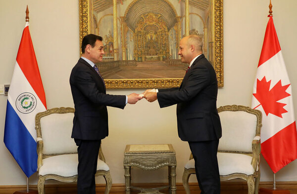 Ambassadors from the UK and Canada present copies of credentials to the Paraguayan Foreign Affairs Minister - .::Agencia IP::.