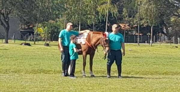 Pilar, pionera en equinoterapia para niños con autismo y otras condiciones - Nacionales - ABC Color