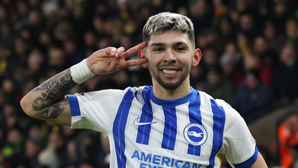 Julio Enciso se reencuentra con el gol en el Brighton