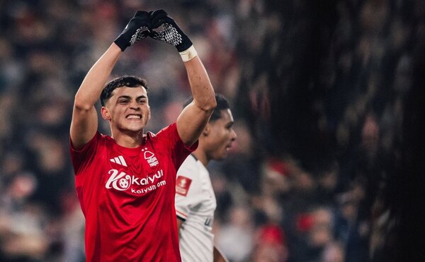 Versus / Ramón Sosa, gran figura del Nottingham Forest con gol y asistencia en la FA Cup