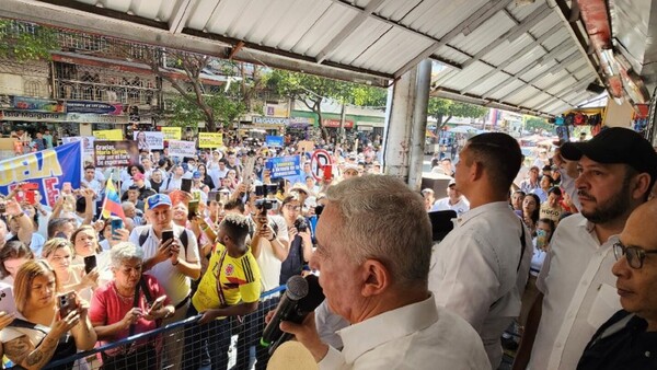 Álvaro Uribe aboga por una intervención militar internacional en Venezuela