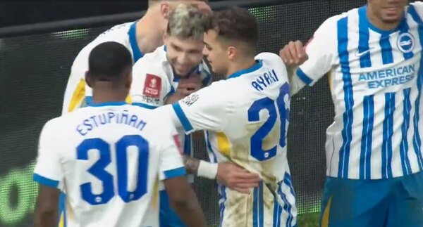 Versus / Julio Enciso volvió a marcar con el Brighton casi dos años después