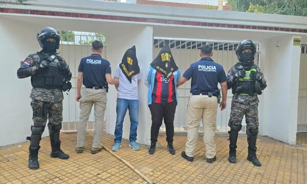 Presuntos extorsionadores obligaban a su víctima a hacer “polladas” bajo amenazas