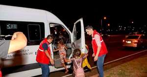 La Nación / Rescatan niños indígenas en costanera encarnacena