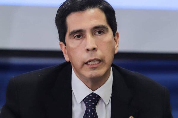 Venezuela: “Más pronto que tarde, el sistema va a ir cayendo por dentro”, afirma excanciller