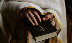 El Vaticano permite a los homosexuales convertirse en sacerdotes