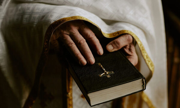El Vaticano permite a los homosexuales convertirse en sacerdotes