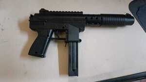 Motochorro intenta asaltar una bodega con fusil de juguete y termina preso en CDE