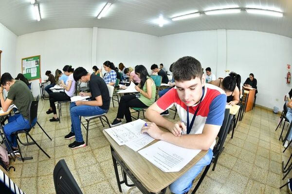 Ya está lista de postulantes para 5.000 becas de Itaipu - La Clave