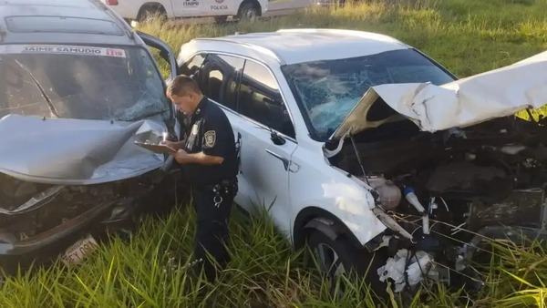 Un lesionado luego de choque frontal en Hernandarias - 1000 Noticias