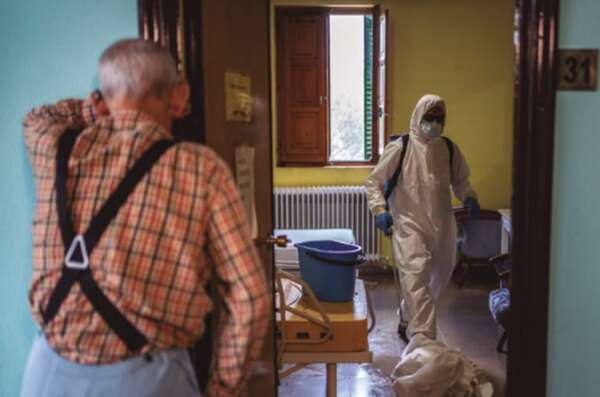 Familiares de muertos en residencias españolas relatan “infierno” de la covid en Fiscalía - Mundo - ABC Color