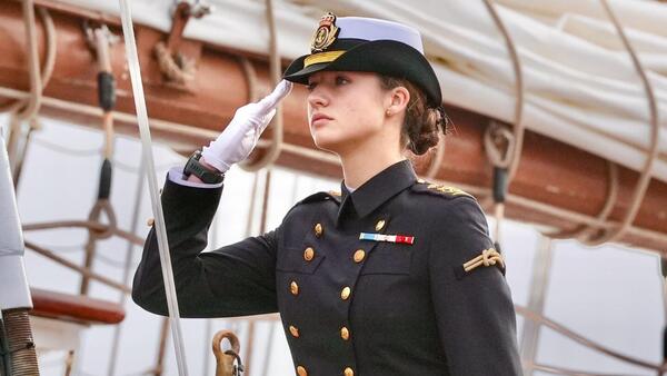 La princesa Leonor de España embarca en un buque escuela para su instrucción militar