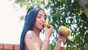 “Las chicas prefieren a hombres del interior porque comen mucho mango”