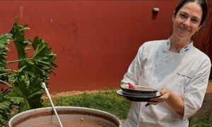 (VIDEO) ¡Hesukena! La chef Eugenia Aquino llevó flores al panteón de su papá y ¡atendé con qué se encontró!