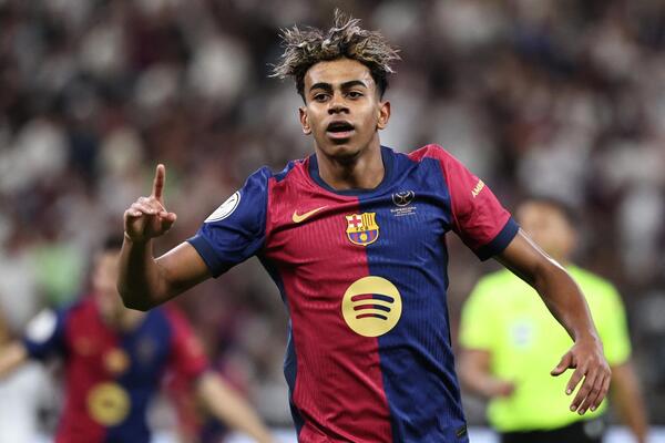 Barcelona goleó al Real y ganó la atipica Supercopa de España en Arabia