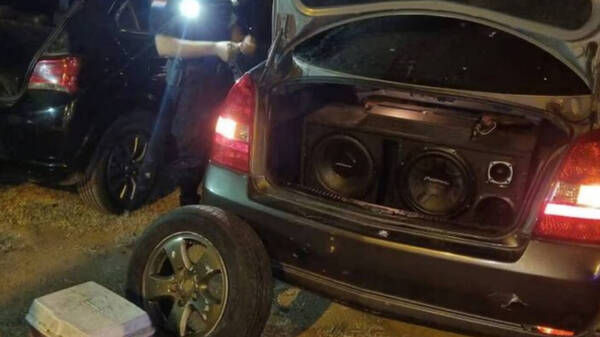 Detuvieron a 4 bochincheros que no querían poner más despacio su música nê