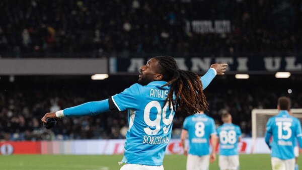 Napoli no baja el ritmo en Italia