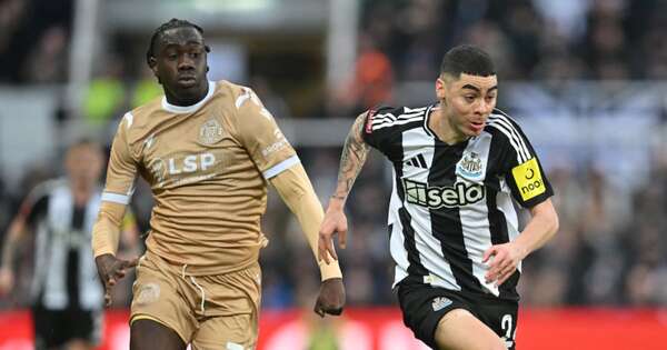 La Nación / Newcastle clasificó y Almirón fue titular