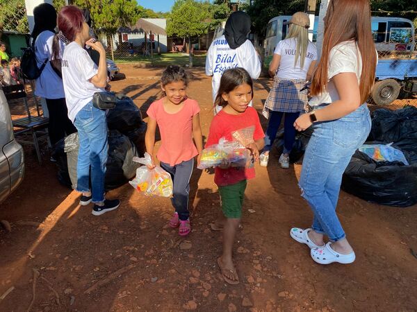 Regalo de esperanza: Asociación Bilal Esgaib celebra el Día de Reyes con miles de niños - La Clave