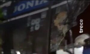 (Video) Colectivo “entró“ a un restaurante