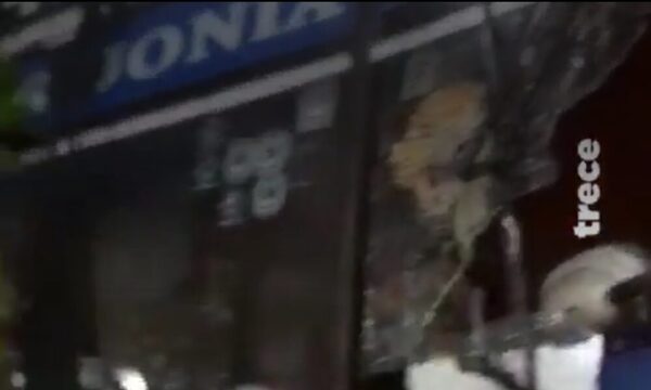 (Video) Colectivo “entró“ a un restaurante